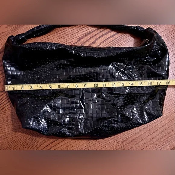 Twisted Straps Shoulder Bag. Shinny and Soft - Picture 5 of 7